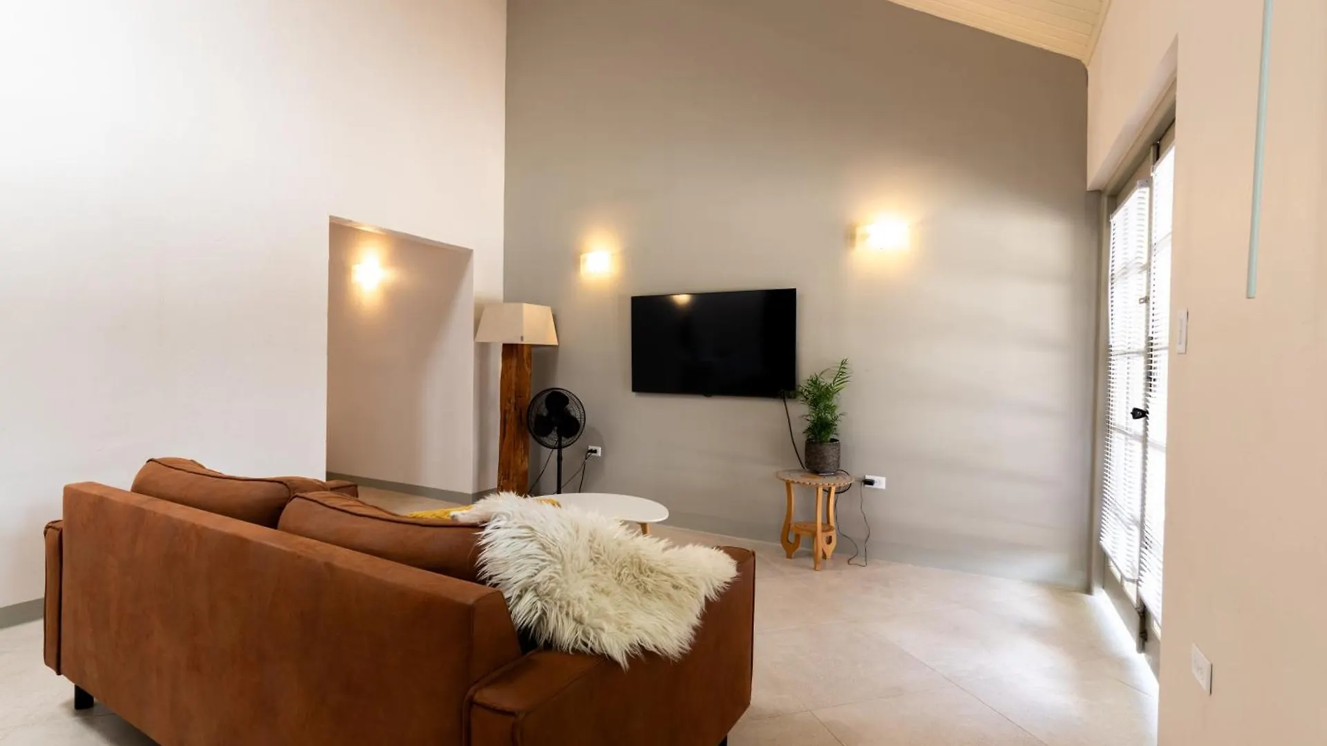 Charming 2-Bedroom Apartment With Saltwater Pool Noord